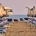 Flat With Side Sea View شقة بيبيوني