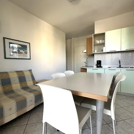 Flat With Side Sea View شقة *