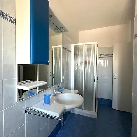 Flat With Side Sea View شقة