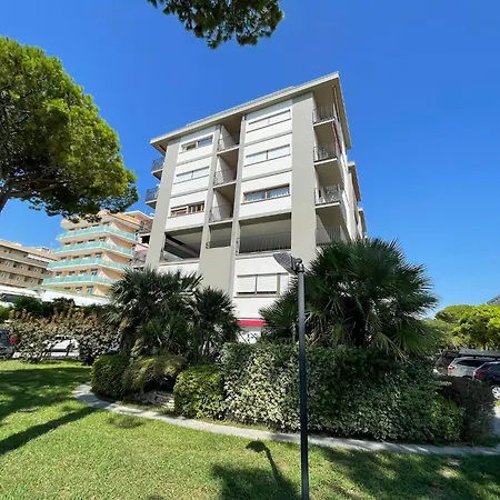 Flat With Side Sea View דירה *