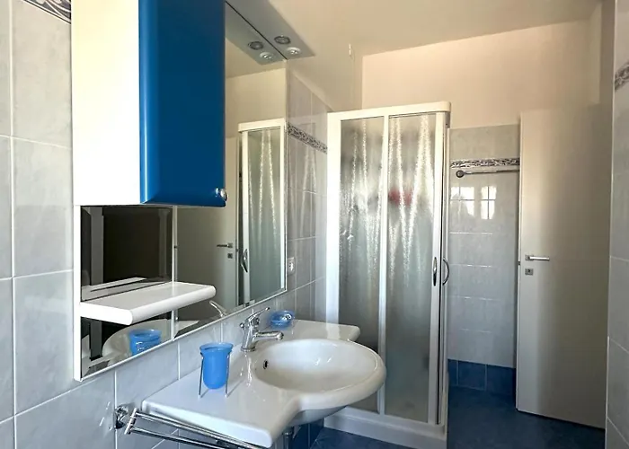 Flat With Side Sea View شقة