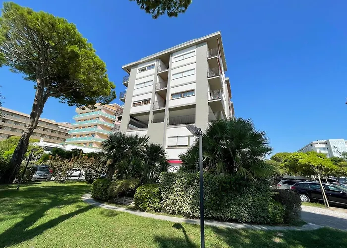 Flat With Side Sea View Appartement *