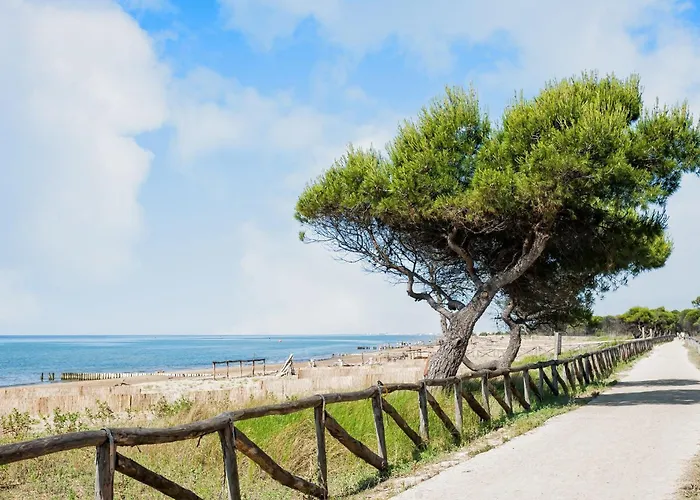 Flat With Side Sea View شقة *